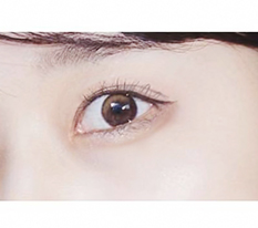 People say they're jealous of my eyes